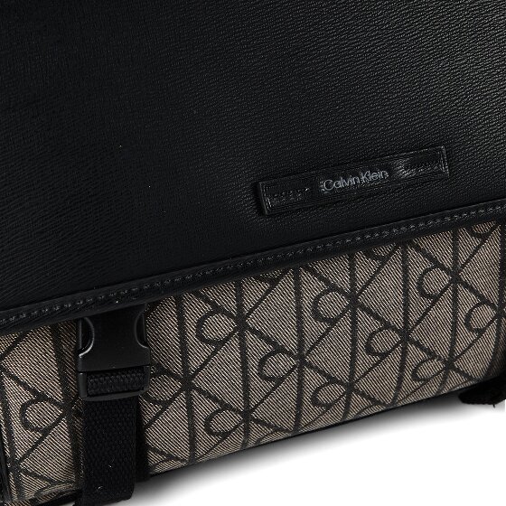 Calvin Klein Emblem Umhängetasche 34 cm